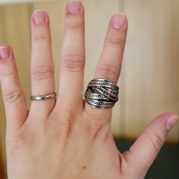 Elegant Sparkly Silver and Pearl Ring Set - Picture 9 of 10